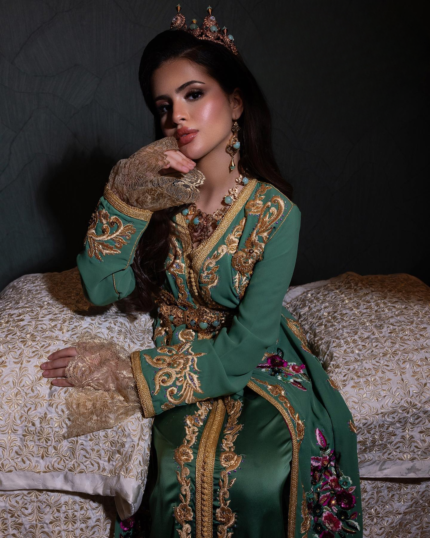women's kaftan dresses Nos caftans marocains de mariage 2024 transcendent les frontières, séduisant les amoureux de la mode du monde entier. Une tenue qui incarne l'universalité de la beauté.